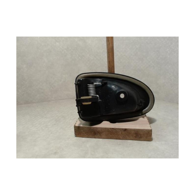 Poignee interieur avant droit RENAULT CLIO 2 PHASE 2 d’occasion