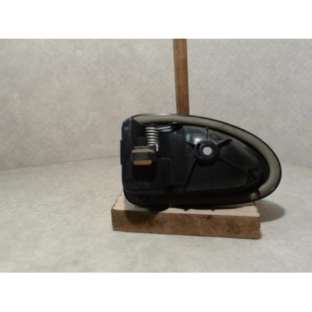 Poignee interieur avant droit RENAULT CLIO 2 PHASE 1 d’occasion
