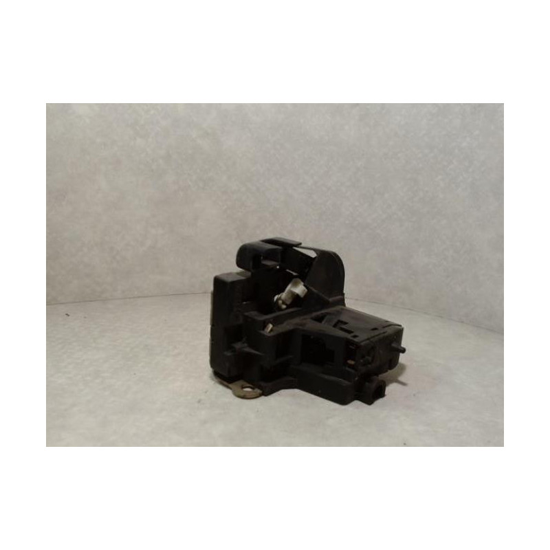 Serrure avant droit RENAULT CLIO 2 PHASE 1 d’occasion