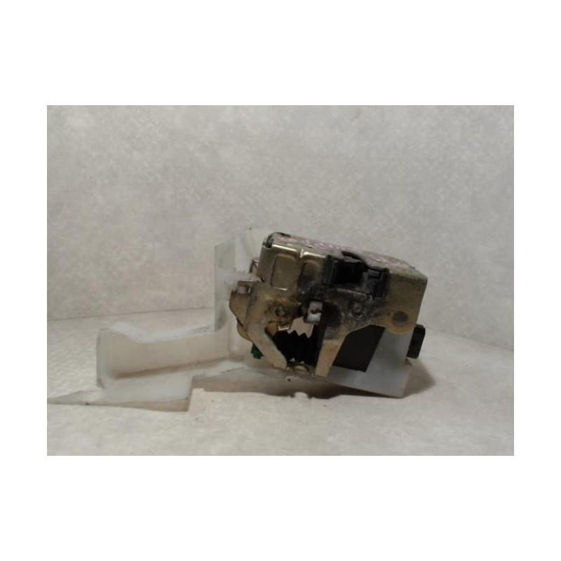 Serrure avant droit RENAULT CLIO 2 PHASE 1 d’occasion