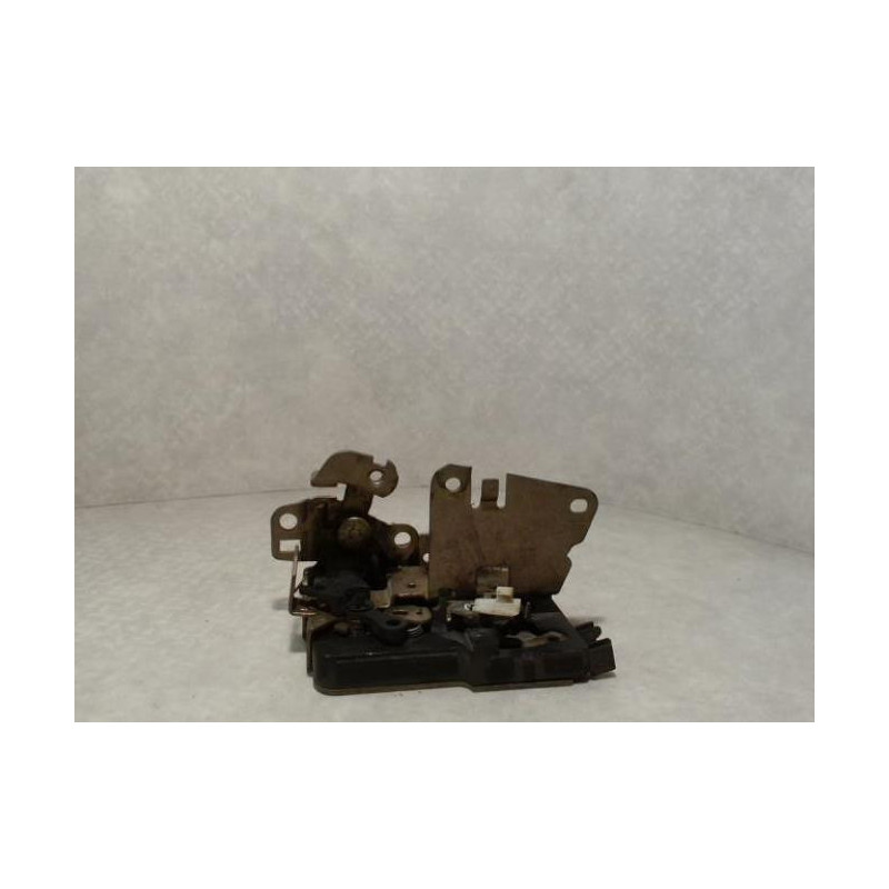 Serrure avant droit RENAULT CLIO 2 PHASE 2 d’occasion