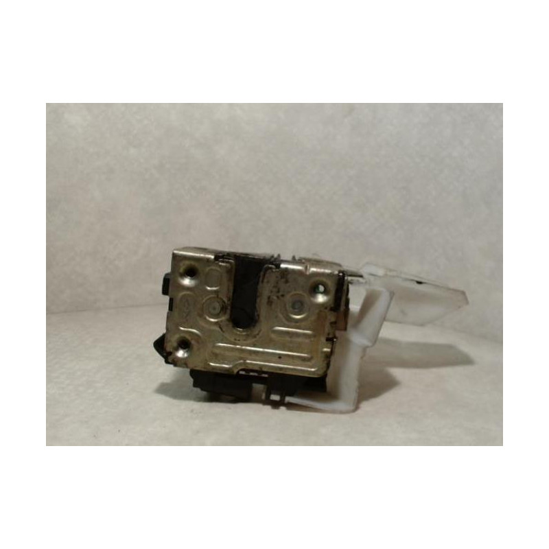 Serrure avant droit RENAULT CLIO 2 PHASE 1 d’occasion