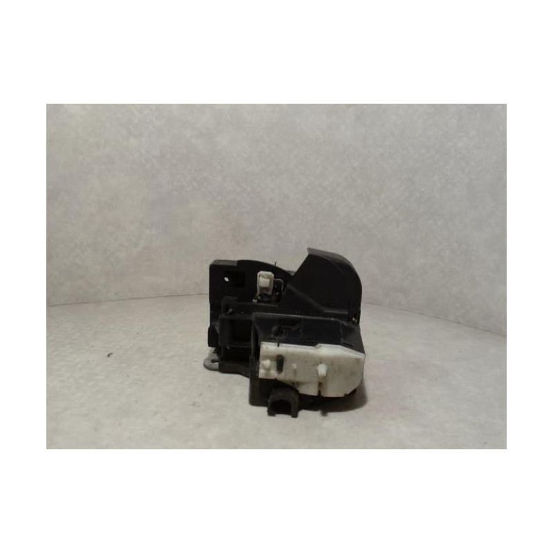 Serrure avant droit RENAULT CLIO 2 PHASE 2 d’occasion