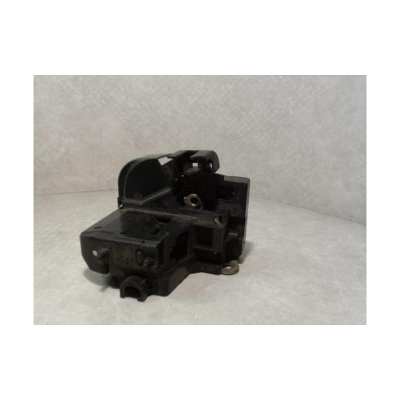 Serrure avant gauche RENAULT CLIO 2 PHASE 1 d’occasion