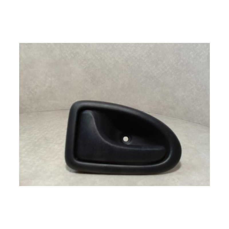 Poignee interieur avant gauche RENAULT CLIO 2 PHASE 1 d’occasion