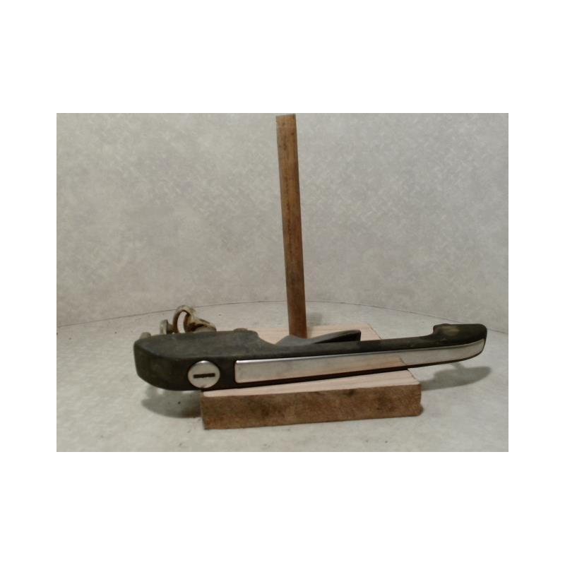 Poignee porte avant droit AUDI 80 3 PHASE 2 d’occasion