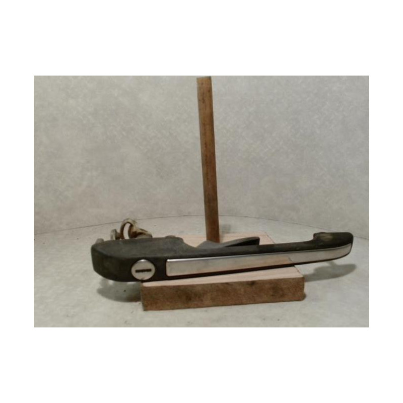Poignee porte avant droit AUDI 80 3 PHASE 2 d’occasion