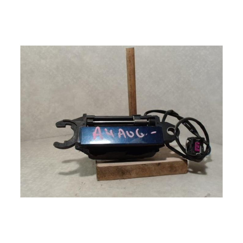 Poignee porte avant gauche AUDI A4 1 PHASE 1 d’occasion