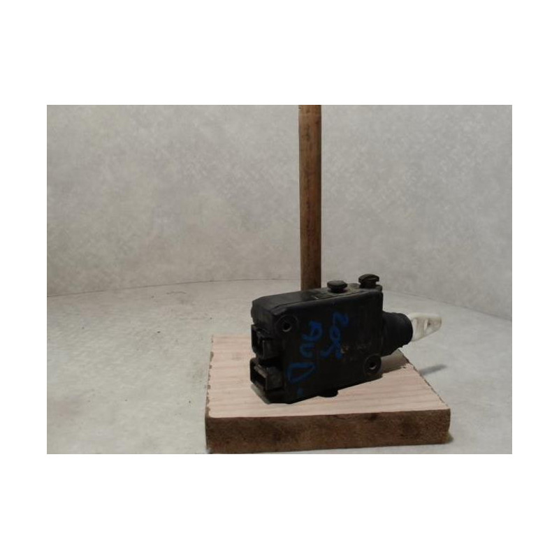 Fermeture non centralisee avant droit PEUGEOT 205 PHASE 1 d’occasion