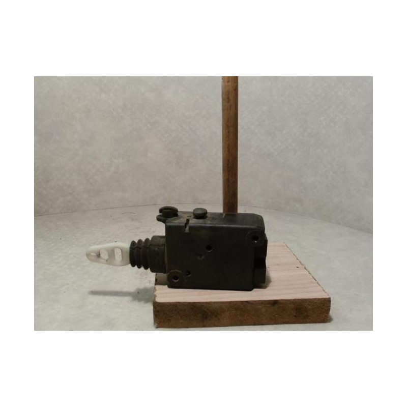 Fermeture non centralisee avant droit PEUGEOT 205 PHASE 1 d’occasion
