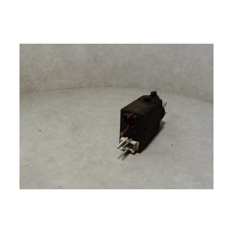 Fermeture non centralisee avant gauche PEUGEOT 106 PHASE 1 d’occasion