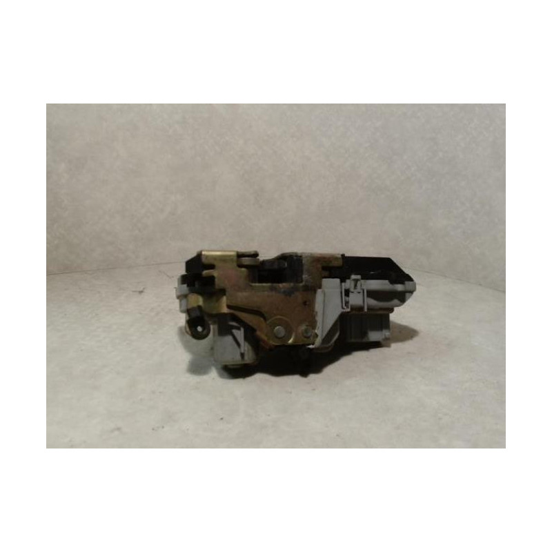 Serrure avant gauche PEUGEOT 406 PHASE 2 d’occasion