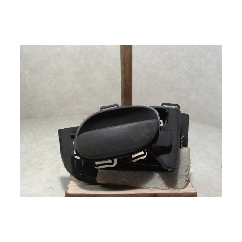 Poignee interieur avant droit PEUGEOT 206 PHASE 1 d’occasion