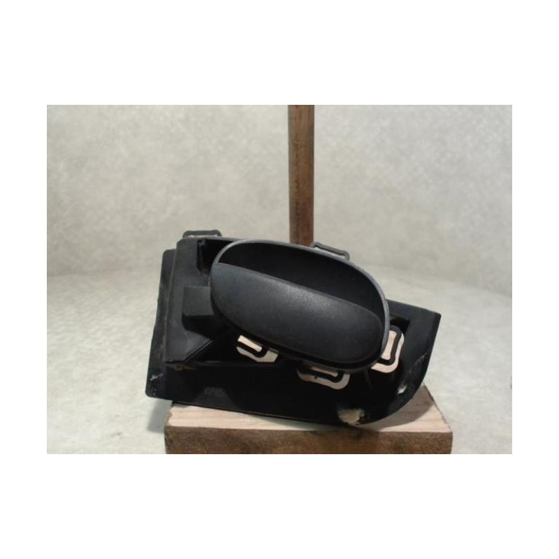 Poignee interieur avant gauche PEUGEOT 206 PHASE 1 d’occasion