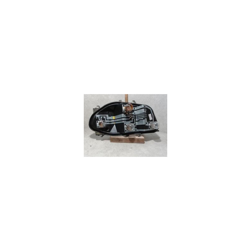Platine feu arriere droit RENAULT CLIO 3 PHASE 1 d’occasion