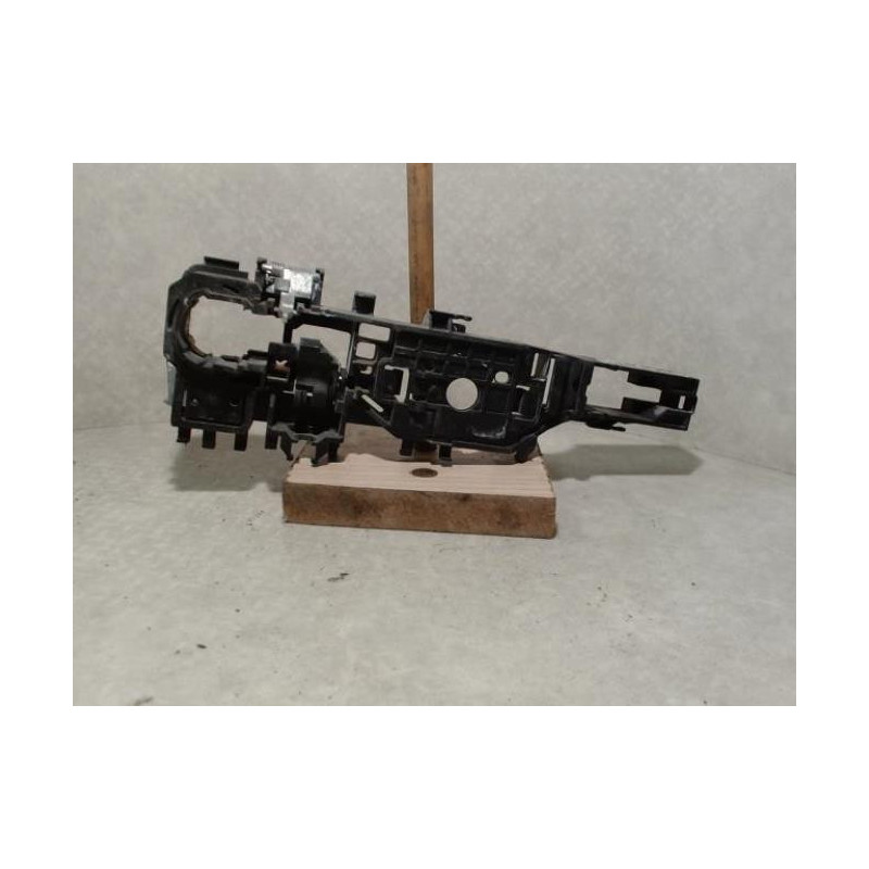 Poignee porte avant gauche RENAULT MEGANE 2 PHASE 1 d’occasion