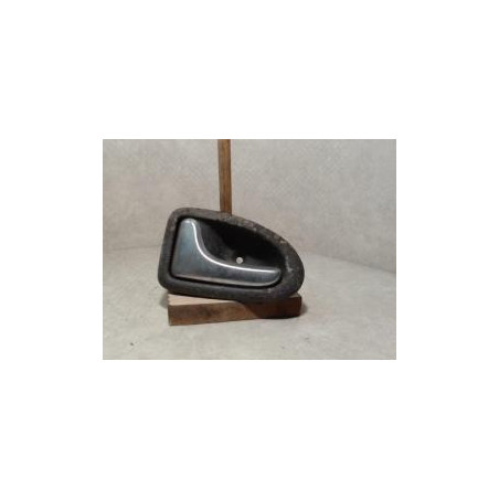 Poignee interieur avant gauche RENAULT CLIO 2 PHASE 1 d’occasion