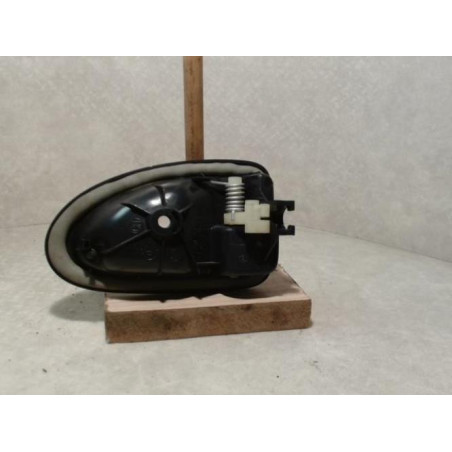 Poignee interieur avant gauche RENAULT CLIO 2 PHASE 1 d’occasion