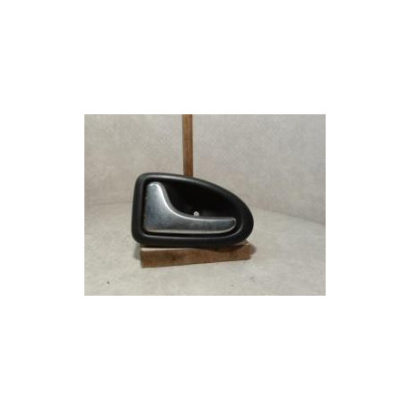 Poignee interieur avant gauche RENAULT CLIO 2 PHASE 1 d’occasion
