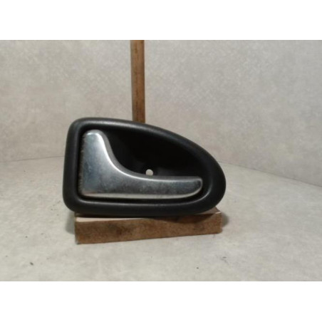 Poignee interieur avant gauche RENAULT CLIO 2 PHASE 1 d’occasion
