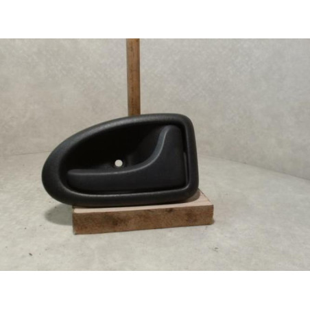 Poignee interieur avant droit RENAULT CLIO 2 PHASE 1 d’occasion