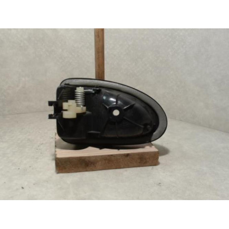 Poignee interieur avant droit RENAULT CLIO 2 PHASE 1 d’occasion