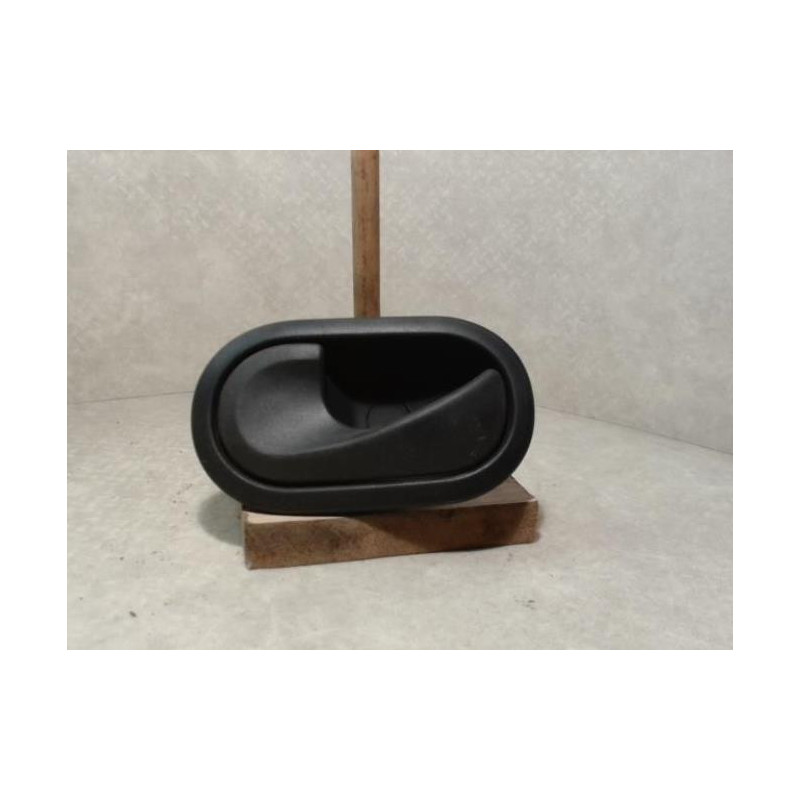 Poignee interieur avant gauche RENAULT TWINGO 1 PHASE 3 d’occasion
