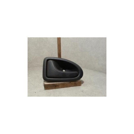 Poignee interieur avant gauche RENAULT CLIO 2 PHASE 1 d’occasion