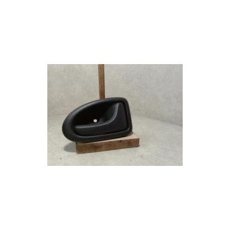 Poignee interieur avant droit RENAULT CLIO 2 PHASE 2 d’occasion