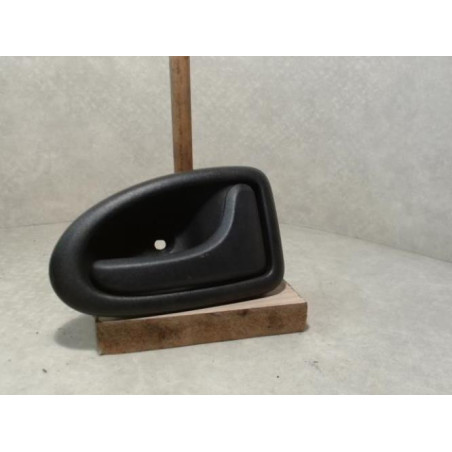 Poignee interieur avant droit RENAULT CLIO 2 PHASE 2 d’occasion