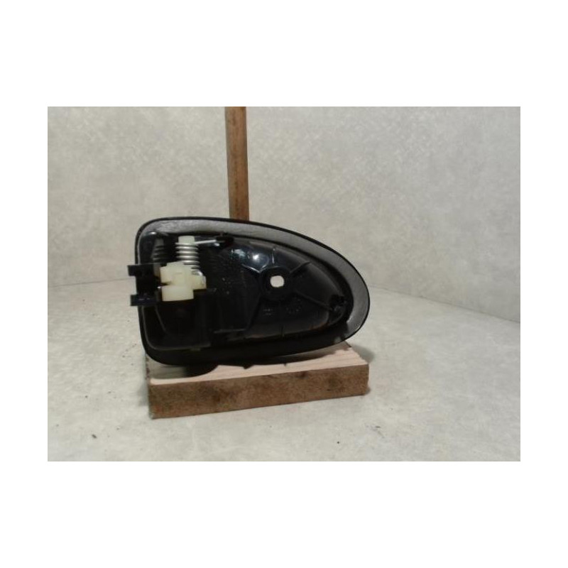 Poignee interieur avant droit RENAULT CLIO 2 PHASE 2 d’occasion