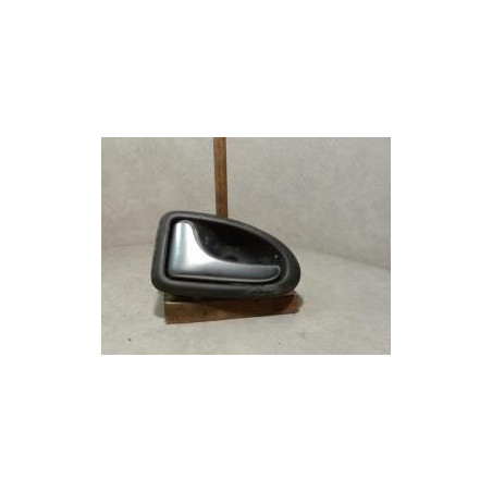Poignee interieur avant gauche RENAULT CLIO 2 PHASE 2 d’occasion