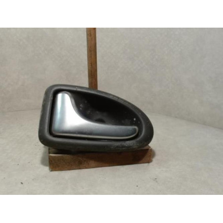 Poignee interieur avant gauche RENAULT CLIO 2 PHASE 2 d’occasion