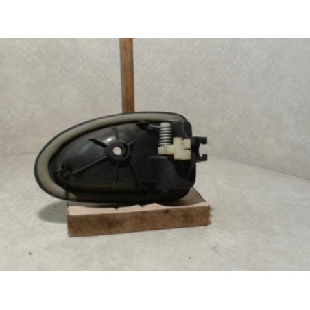 Poignee interieur avant gauche RENAULT CLIO 2 PHASE 2 d’occasion