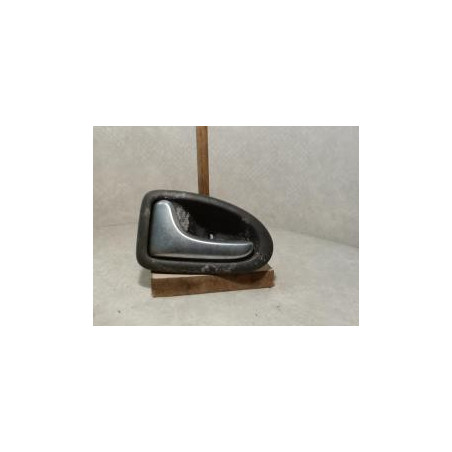 Poignee interieur avant gauche RENAULT CLIO 2 PHASE 1 d’occasion