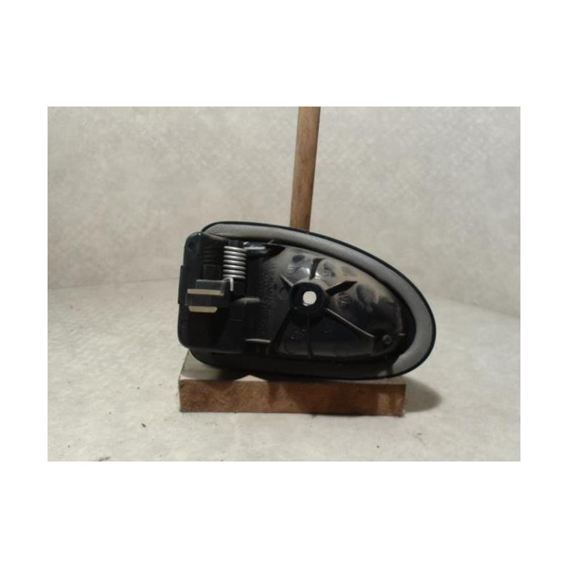Poignee interieur avant droit RENAULT CLIO 2 PHASE 1 d’occasion