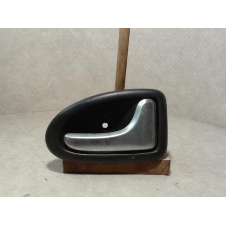 Poignee interieur avant droit RENAULT CLIO 2 PHASE 1 d’occasion