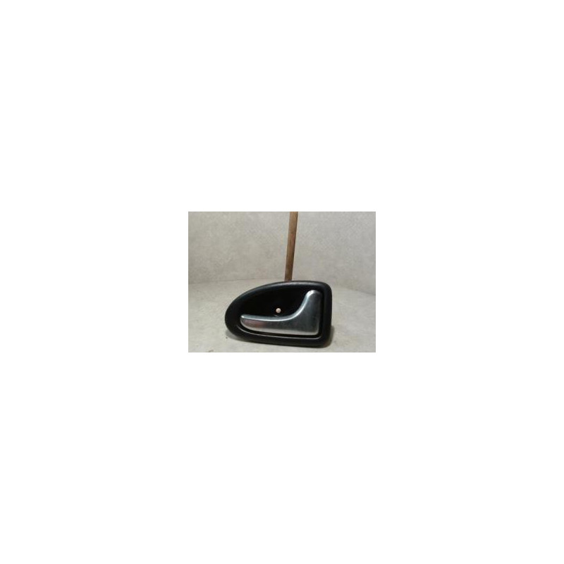 Poignee interieur avant droit RENAULT CLIO 2 PHASE 2 d’occasion