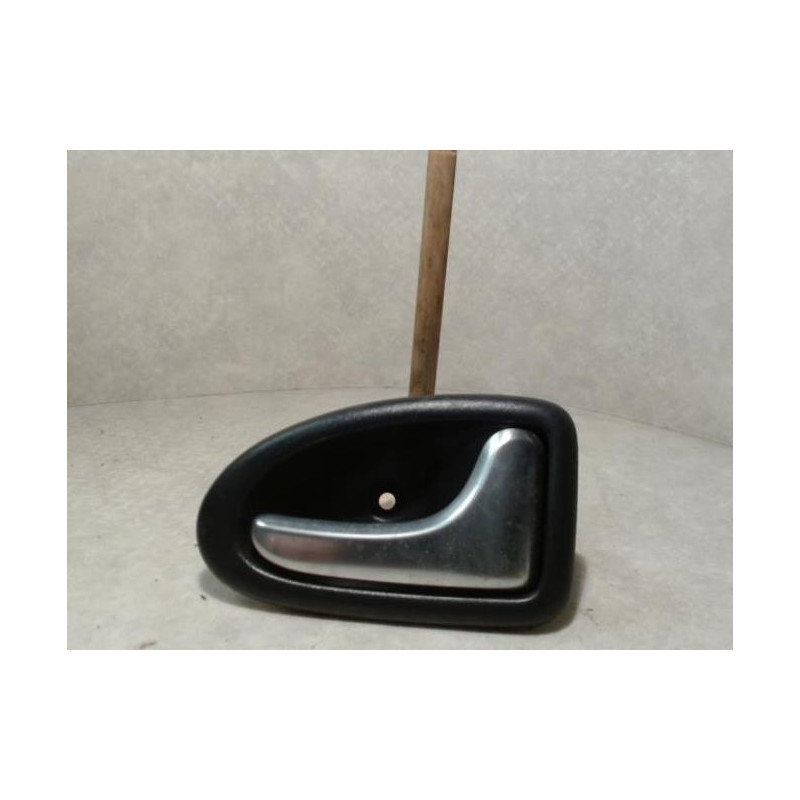 Poignee interieur avant droit RENAULT CLIO 2 PHASE 2 d’occasion