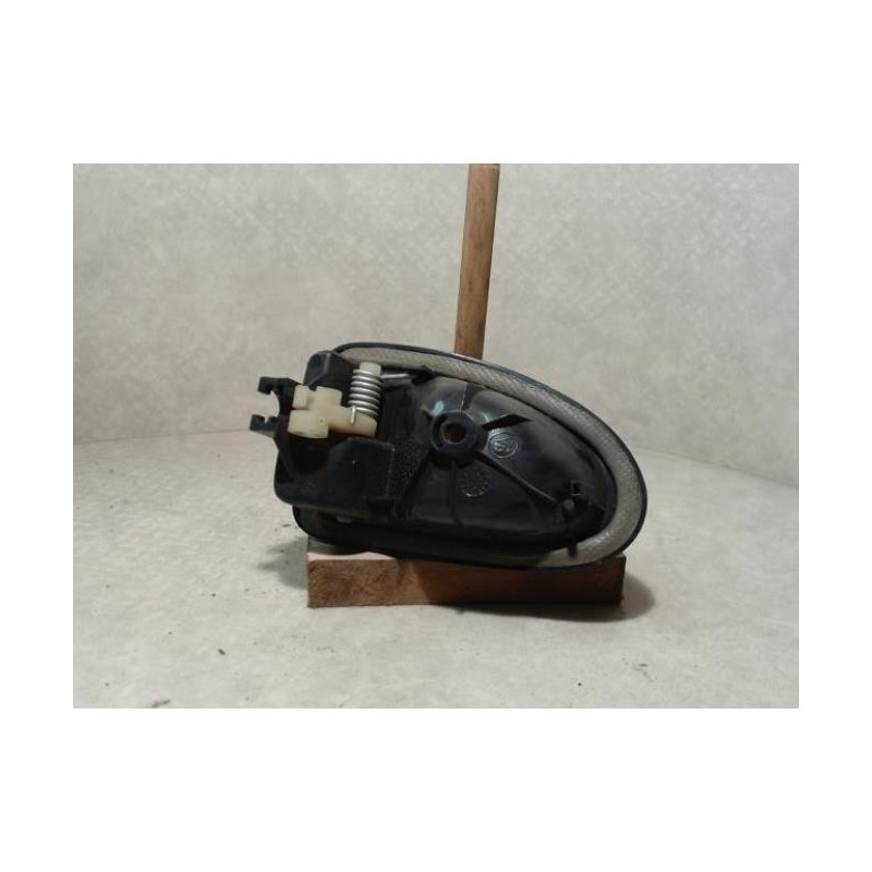 Poignee interieur avant droit RENAULT CLIO 2 PHASE 2 d’occasion