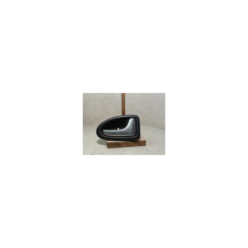 Poignee interieur avant droit RENAULT CLIO 2 PHASE 1 d’occasion