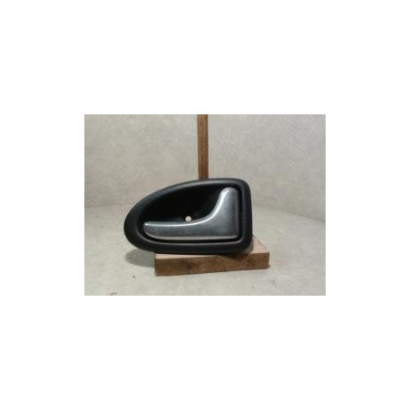 Poignee interieur avant droit RENAULT CLIO 2 PHASE 1 d’occasion