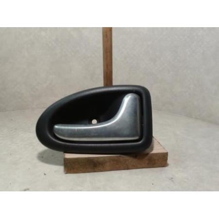 Poignee interieur avant droit RENAULT CLIO 2 PHASE 1 d’occasion