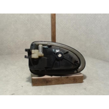 Poignee interieur avant droit RENAULT CLIO 2 PHASE 1 d’occasion