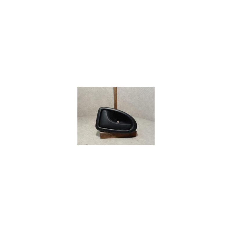 Poignee interieur avant gauche RENAULT CLIO 2 PHASE 1 d’occasion