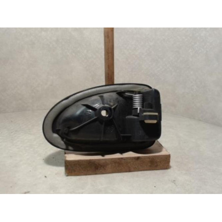 Poignee interieur avant gauche RENAULT CLIO 2 PHASE 1 d’occasion