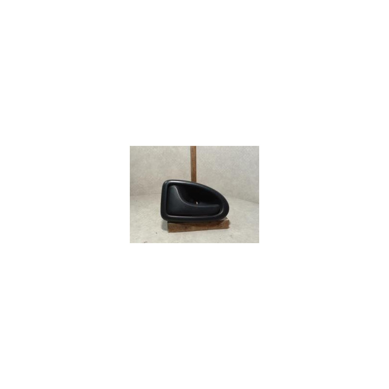 Poignee interieur avant gauche RENAULT CLIO 2 PHASE 2 d’occasion