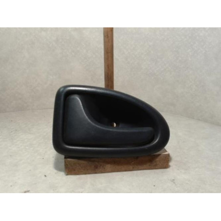 Poignee interieur avant gauche RENAULT CLIO 2 PHASE 2 d’occasion
