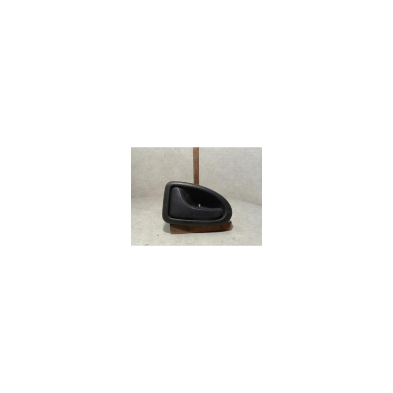 Poignee interieur avant gauche RENAULT CLIO 2 PHASE 1 d’occasion