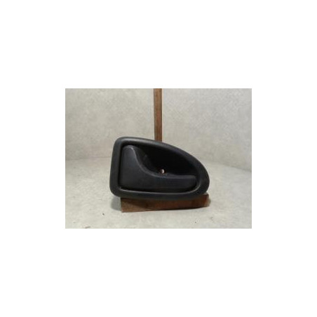 Poignee interieur avant gauche RENAULT CLIO 2 PHASE 1 d’occasion